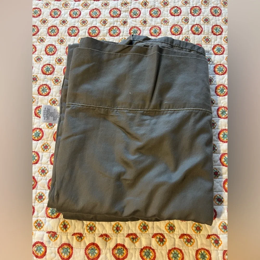 (2) Gray Flat Sheet Full Size Bed Bundle - Picture 5 of 5